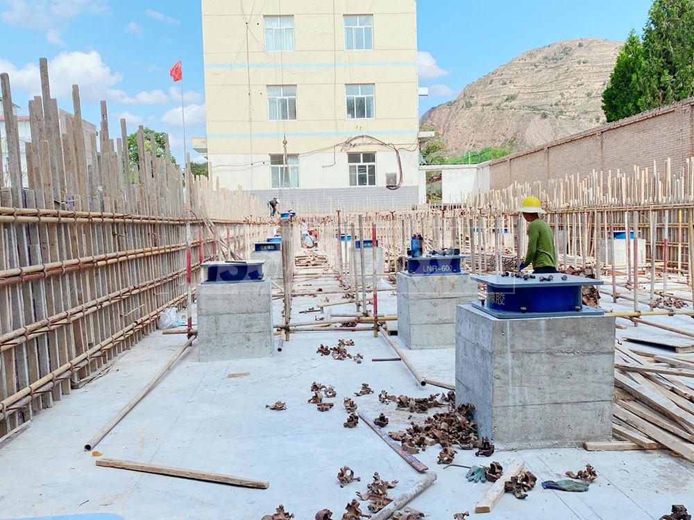 高阻尼橡胶隔震支座(HDR)厂家 LRB建筑隔震支座多少钱 HDR型高阻尼隔震支座厂家